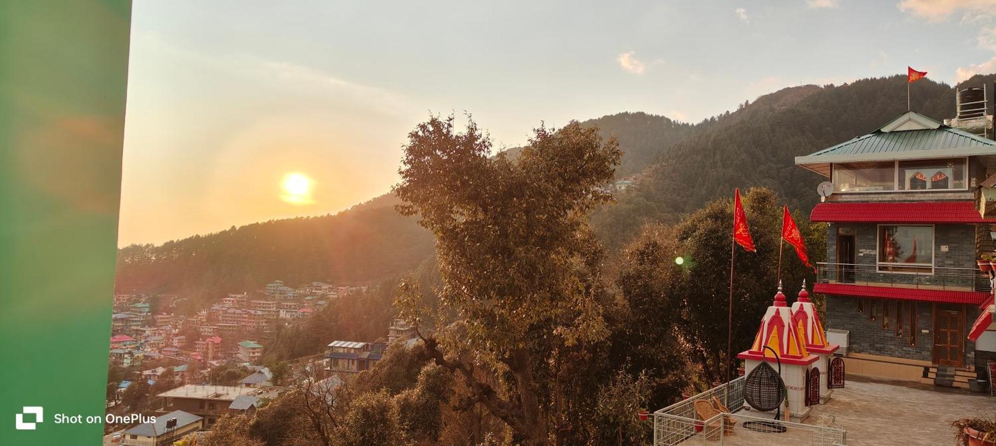 דרמסאלה Jagatram Niwas Guesthouse Dharamkot מראה חיצוני תמונה