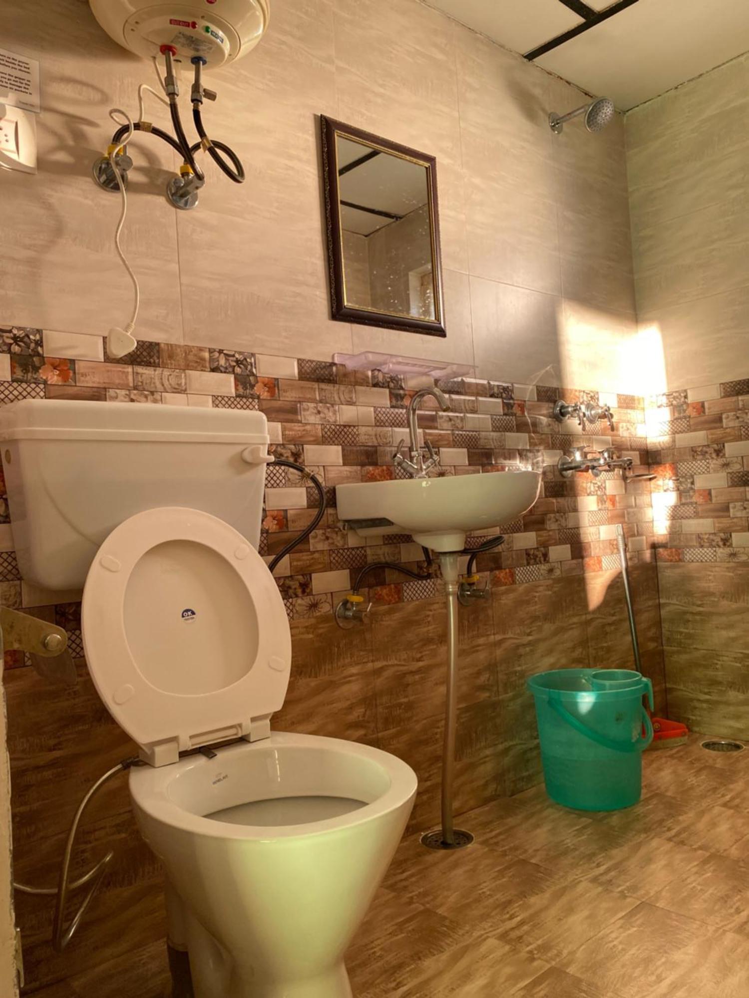 דרמסאלה Jagatram Niwas Guesthouse Dharamkot מראה חיצוני תמונה