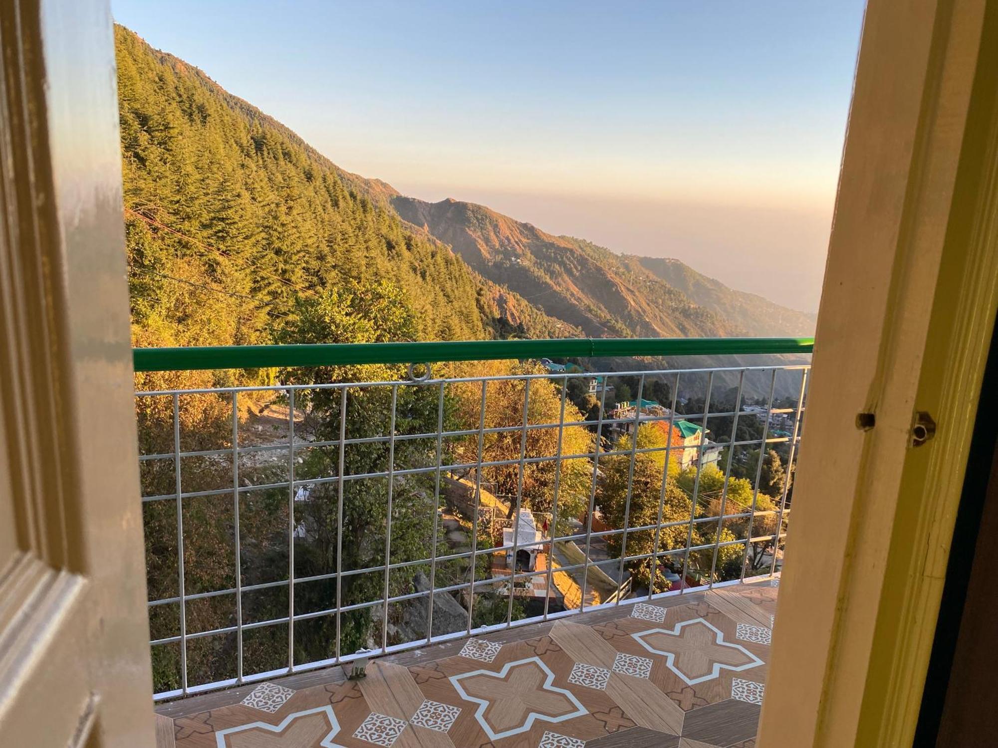 דרמסאלה Jagatram Niwas Guesthouse Dharamkot מראה חיצוני תמונה
