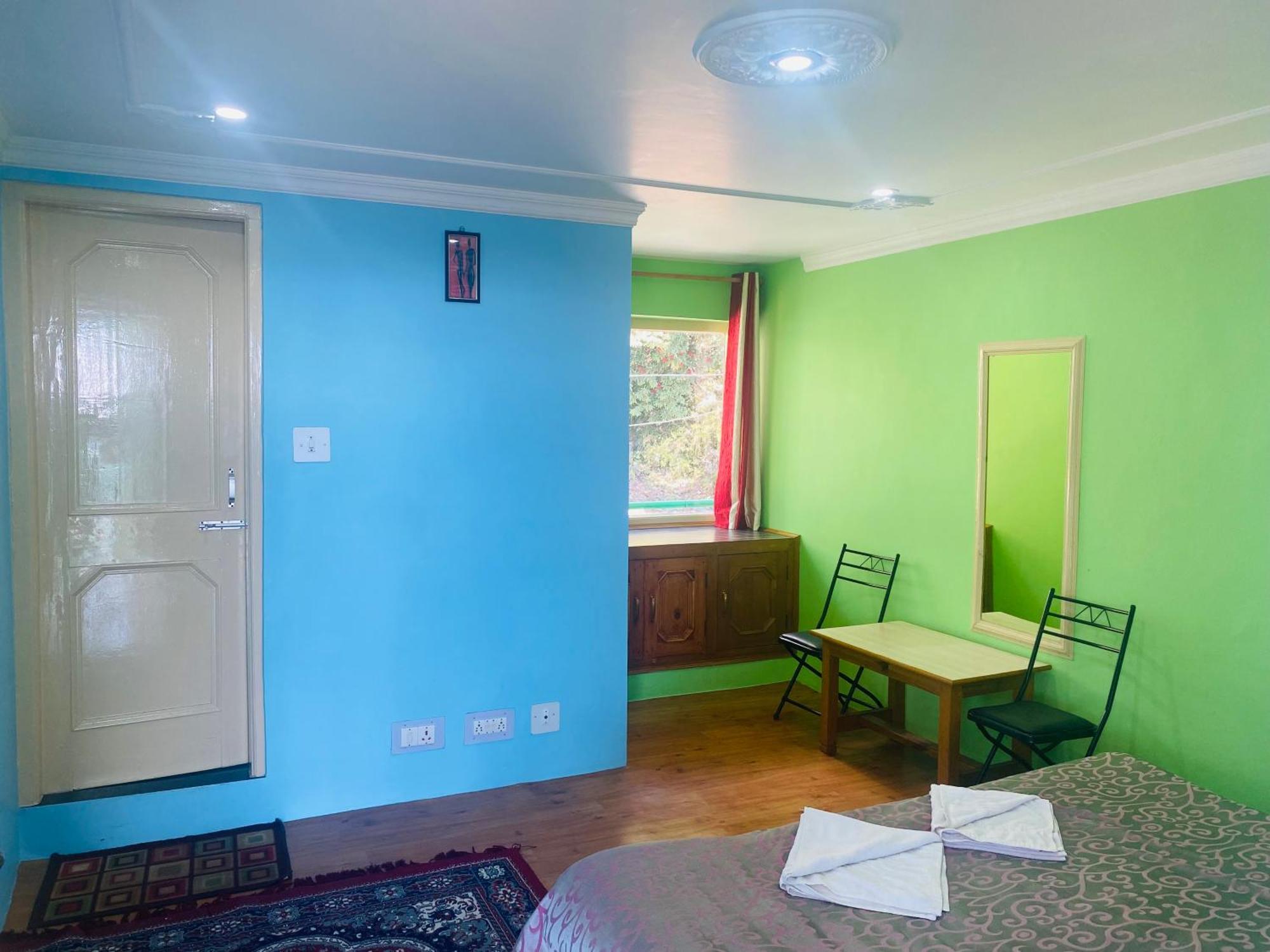 דרמסאלה Jagatram Niwas Guesthouse Dharamkot מראה חיצוני תמונה