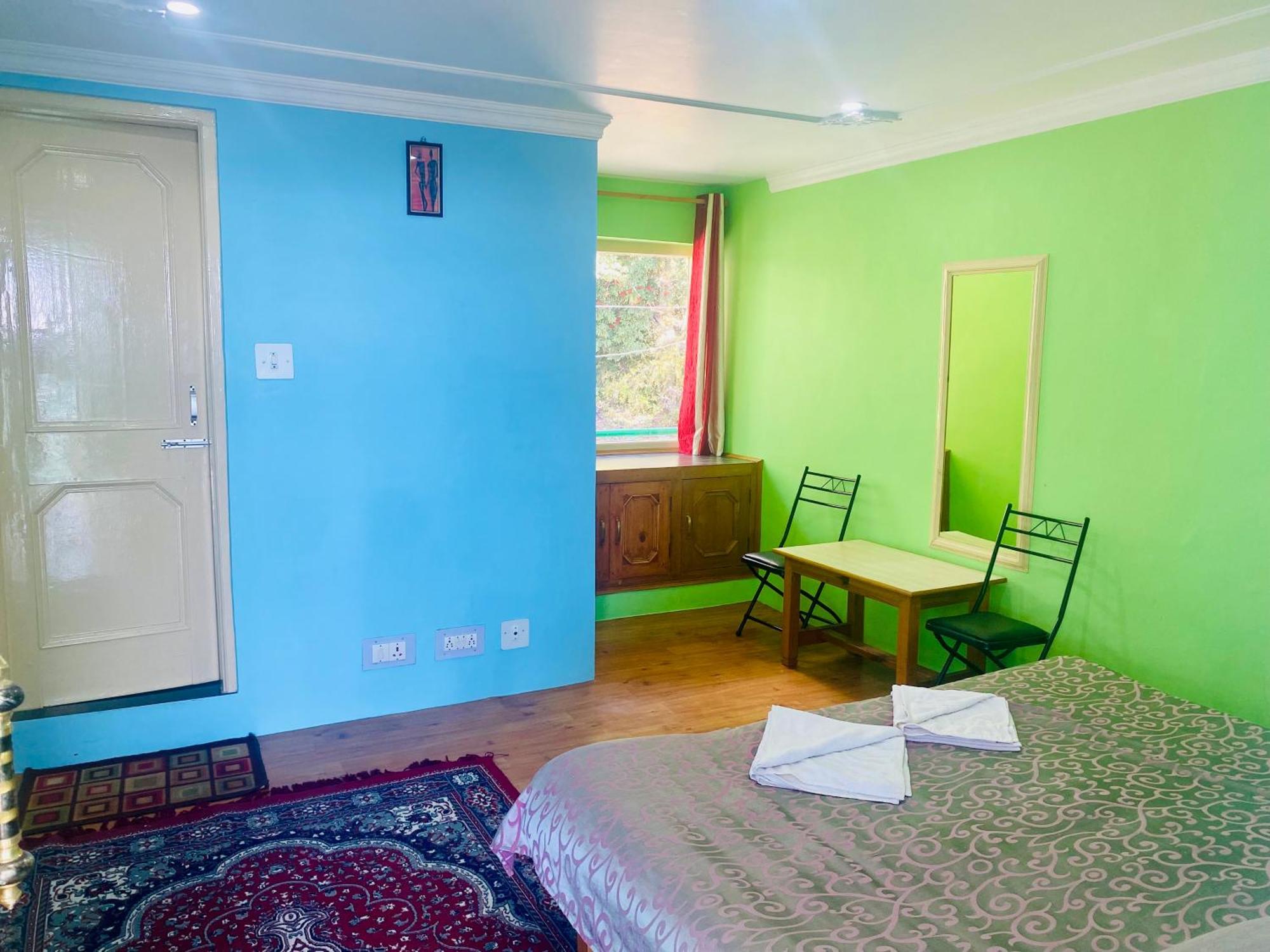 דרמסאלה Jagatram Niwas Guesthouse Dharamkot מראה חיצוני תמונה