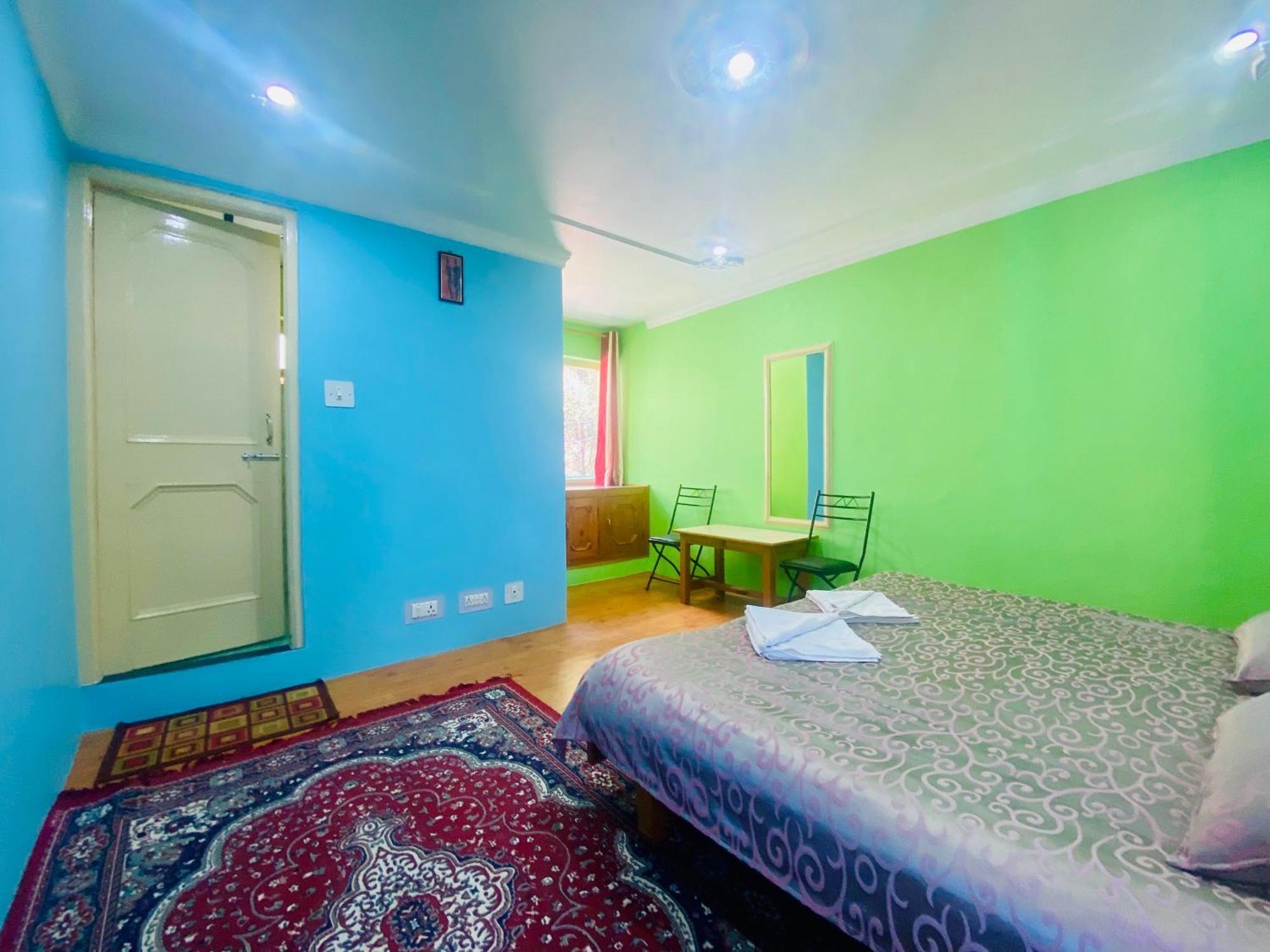 דרמסאלה Jagatram Niwas Guesthouse Dharamkot מראה חיצוני תמונה